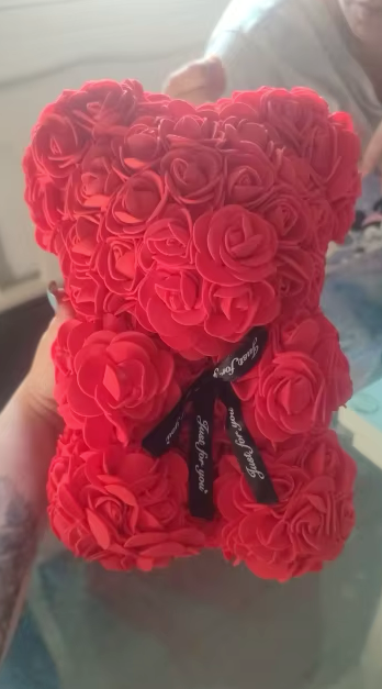 Miś z Róż z Pianki, 25 cm – Prezent Walentynkowy